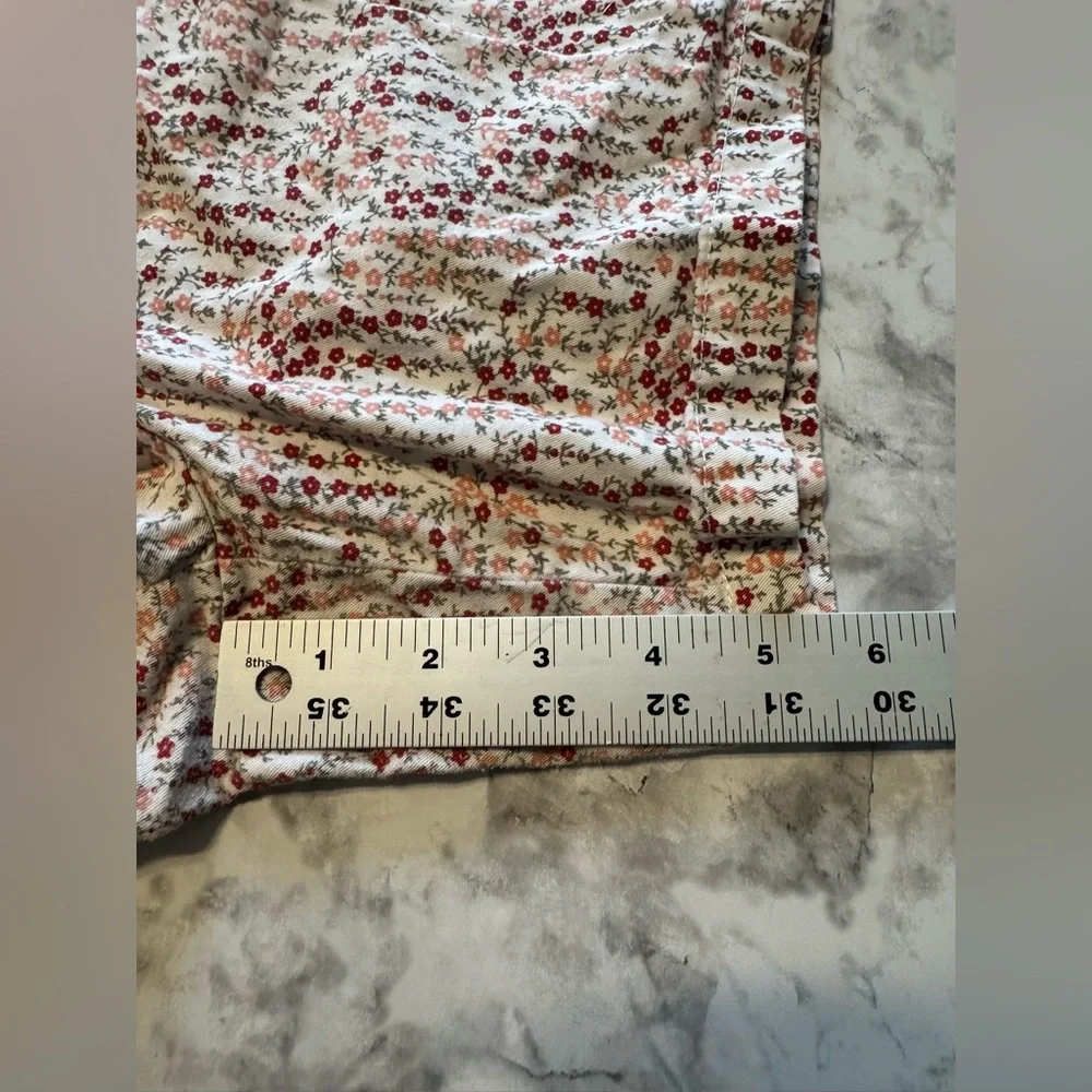Loft Outlet White Floral Shorts 6 inch Size 14